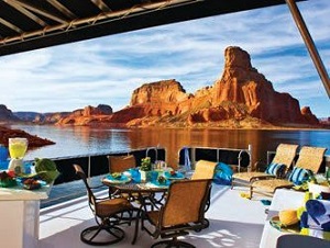アリゾナ北部にあるホテル、Lake Powell Resort＆House Boatのボートデッキ