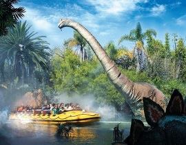 定番のアトラクション「Jurassic Park － The Ride」 ©2014 NBC Universal