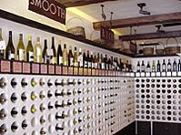 Bucchus Wine Made Simpleのワイン棚