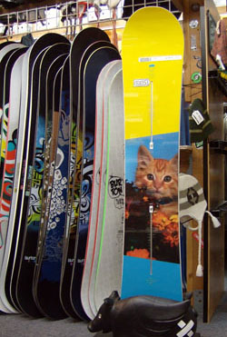 猫のデザインのスノーボード