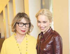 エミリア・クラークと成田陽子さん
