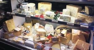 店内で販売されているチーズ
