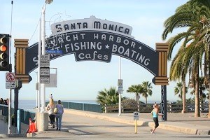 サンタモニカビーチへの橋のサイン