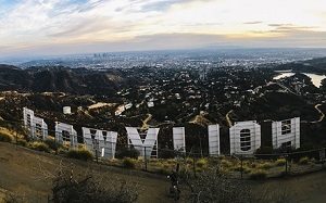 ハリウッドサインを後ろから見た風景、ロサンゼルスの街並みが見渡せる