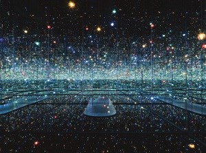 Yayoi Kusamaの作品「Infinity Mirrored Room-The Souls of Millions of Light Years A way」