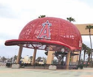 エンゼルスタジアムの巨大ヘルメット