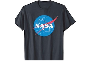NASAのロゴ入りTシャツやカップ